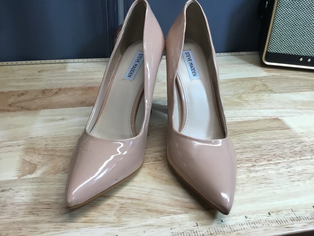 Steve Madden Secretive Women 9 Nude Patent Leather Slip-On Pointed Toe Pump Heel